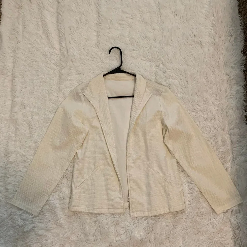 Women's Lightweight White Waffle Blazer - Picture 2 of 4